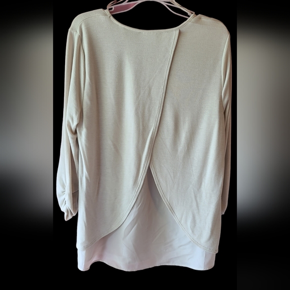 NWT Grace Elements Size Large Light Grey  3/4 Sleeve Top, Layering Back - Picture 2 of 6